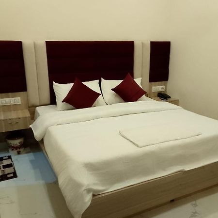 Hotel Lr Delite Inn Mathura Ngoại thất bức ảnh