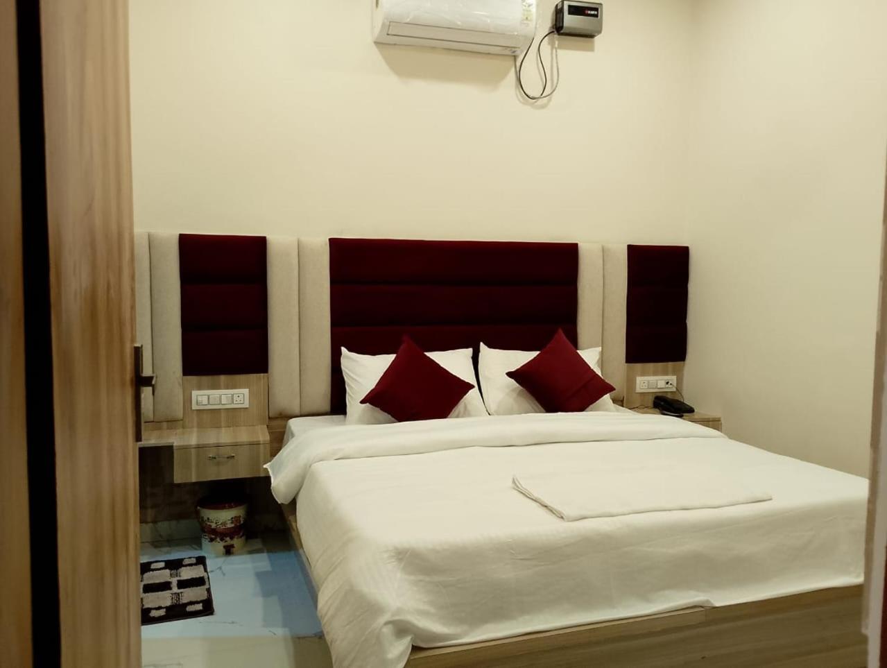 Hotel Lr Delite Inn Mathura Ngoại thất bức ảnh