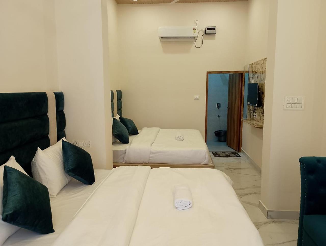 Hotel Lr Delite Inn Mathura Ngoại thất bức ảnh