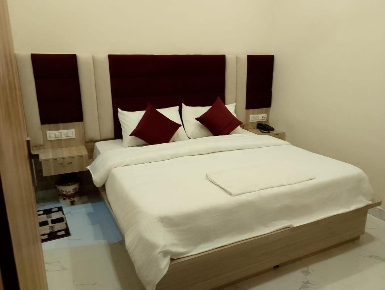 Hotel Lr Delite Inn Mathura Ngoại thất bức ảnh