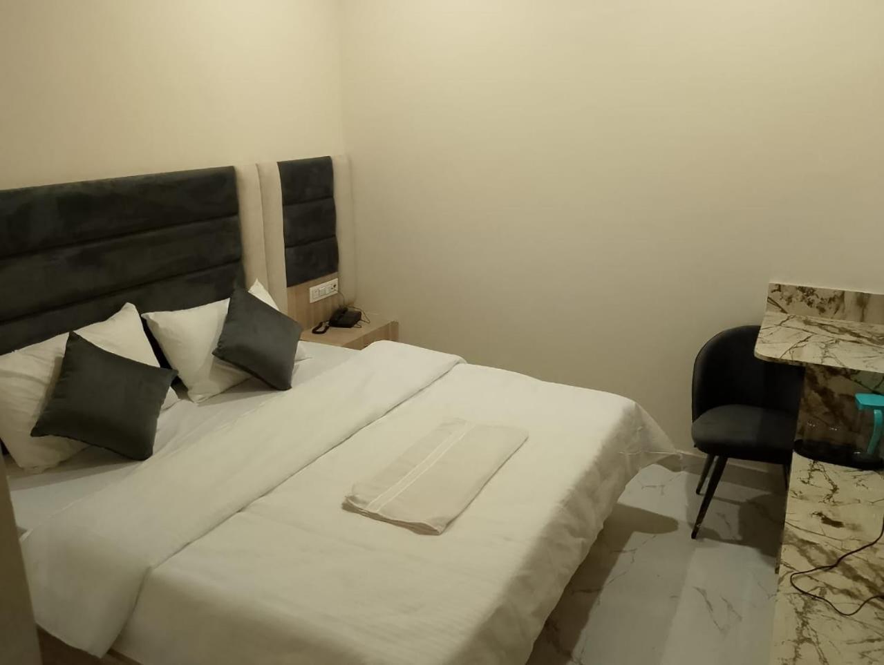 Hotel Lr Delite Inn Mathura Ngoại thất bức ảnh