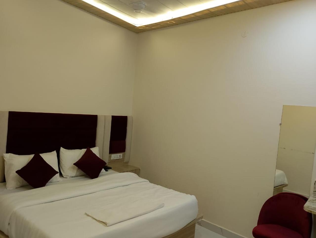 Hotel Lr Delite Inn Mathura Ngoại thất bức ảnh