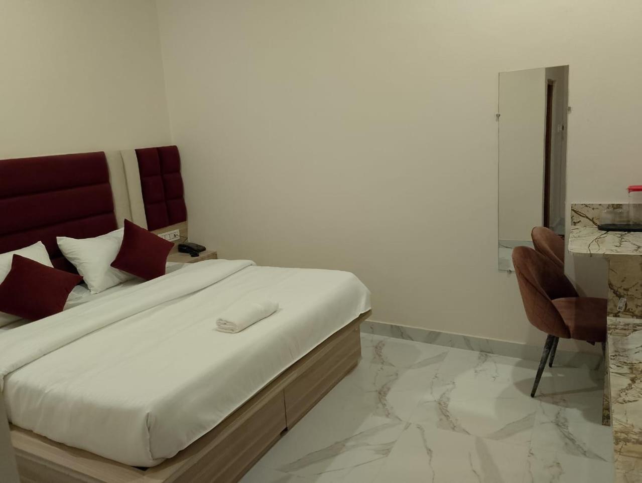 Hotel Lr Delite Inn Mathura Ngoại thất bức ảnh