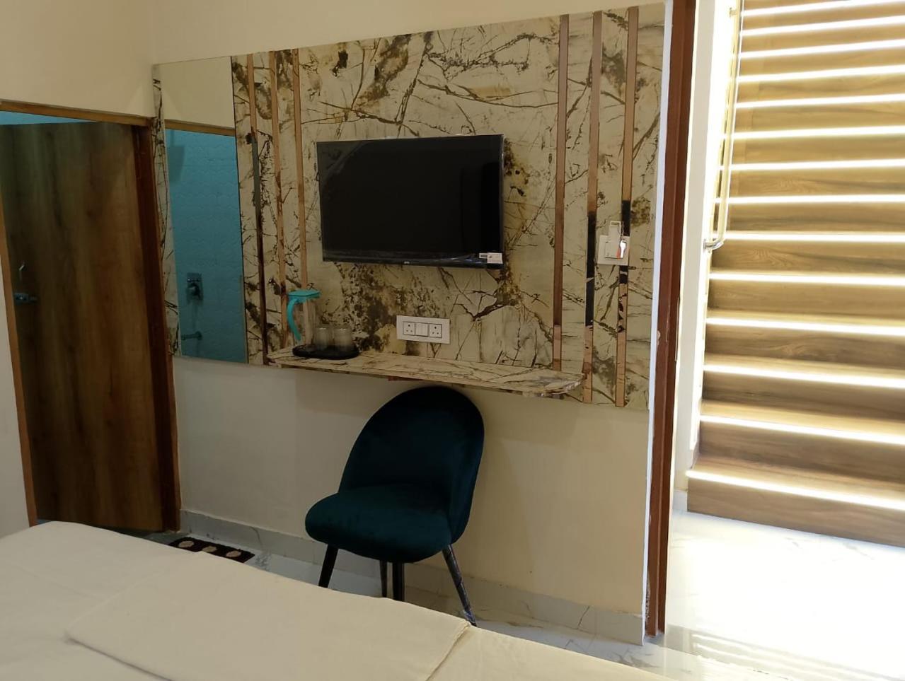 Hotel Lr Delite Inn Mathura Ngoại thất bức ảnh